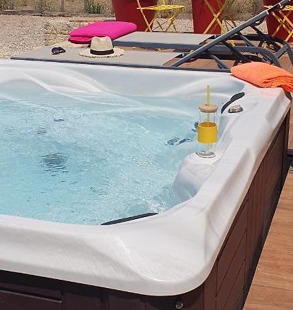Les Bonbonnettes Bed and Breakfast Le Cailar Εξωτερικό φωτογραφία